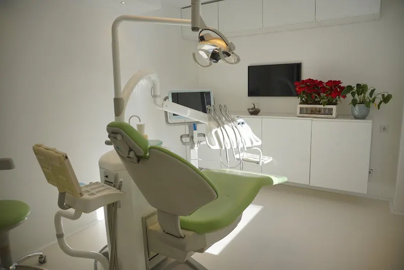 Clínica Dental Bratos - Clínica dental en Madrid - foto 2
