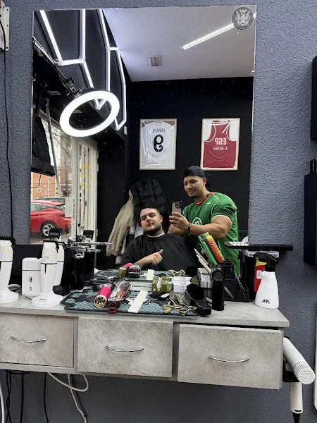 Barberia Peluquería " Asere Q' Bola " - Barbería en Madrid - foto 2