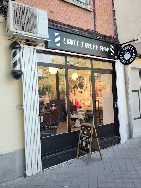 Skull Barber Shop Madrid (El Pilar) - Barbería en Madrid - foto 2