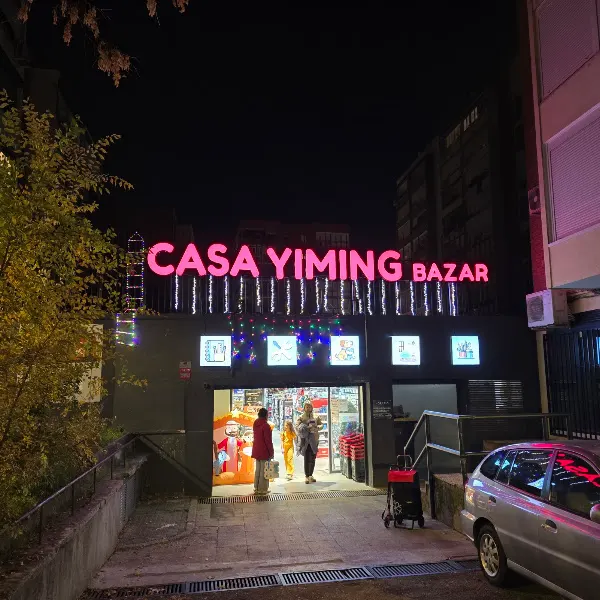Bazar Casa Yiming - Tienda de alimentación en Madrid - foto 2