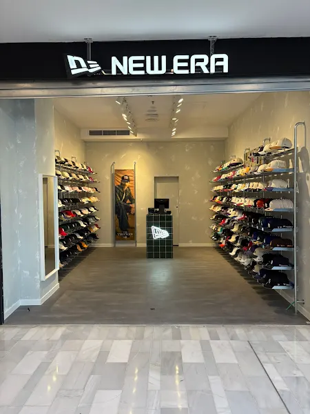 New Era - CC La Vaguada - Tienda de accesorios de moda en Madrid - foto 2