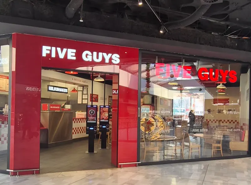 Five Guys Burgers and Fries La Vaguada - Hamburguesería en Madrid - foto 2