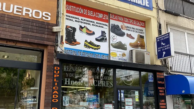Reparacion de Calzado y Duplicado de Llaves Jose Cáceres - Zapatero en Madrid - foto 2